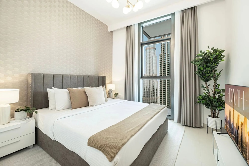 Burj Crown Lux Apartment by Dubai Mall