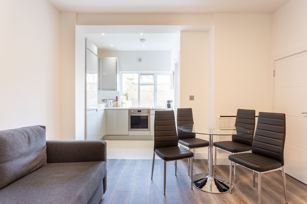 Chalk Farm Artist's Apartment Camden