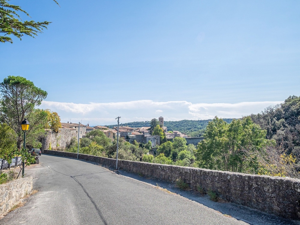 Villa in St Denis With Pool & Pyrenees View