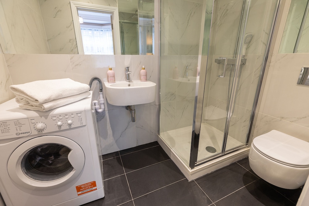 Luxurious Air Conditioned Apt High Street Kensington