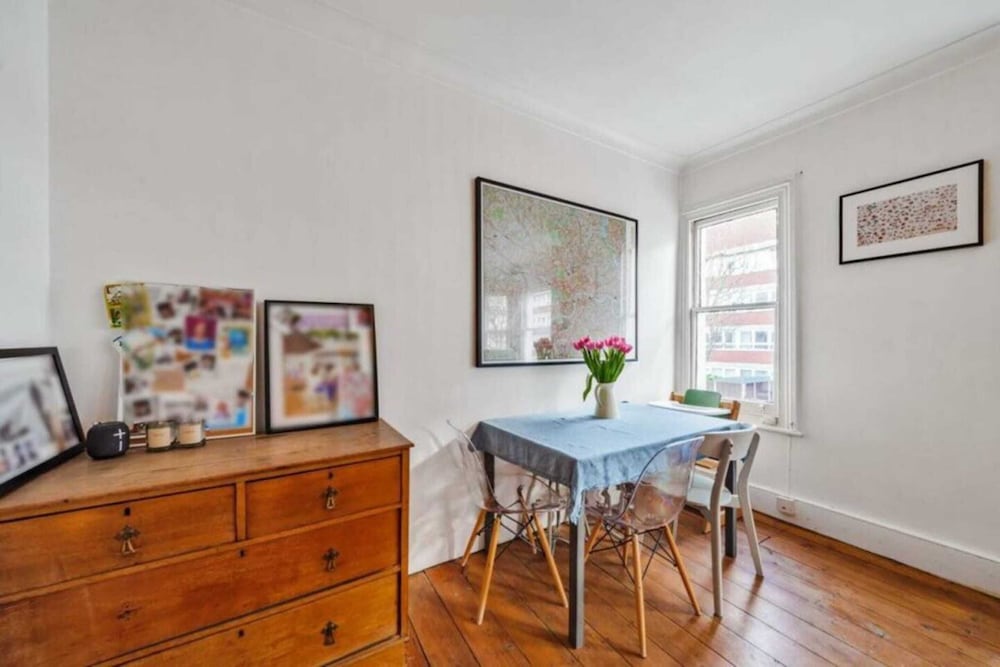 Elegant & Bright 2BD Flat, Battersea!