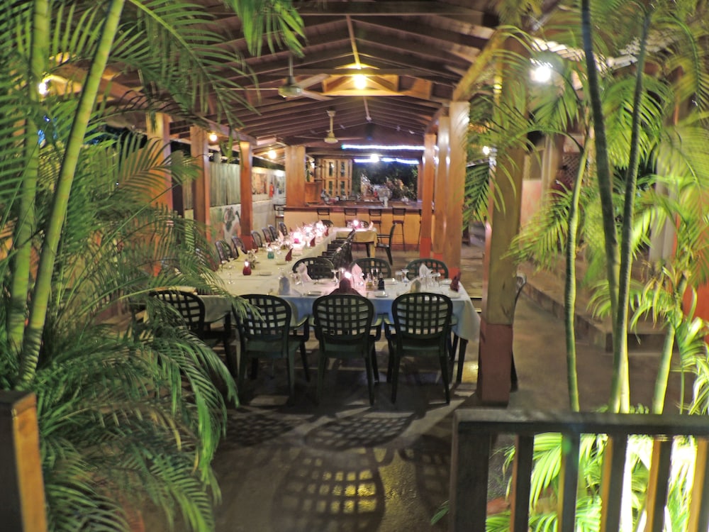 Sunrise Club Hotel Restaurant & Bar