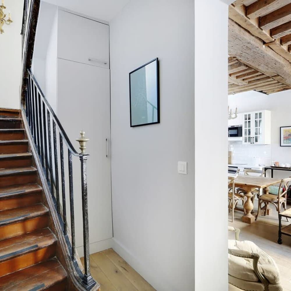 Classy Bourgeois Chic 2 Bedroom Apt in Le Marais