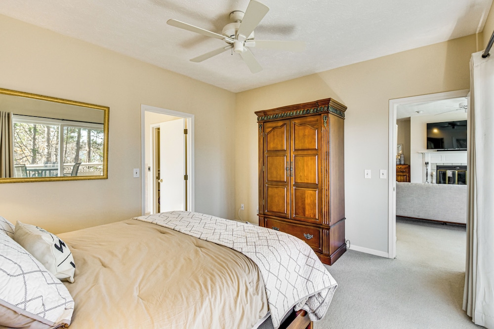 Boat, Golf & Swim: Keowee Key Condo w/ Lake Views