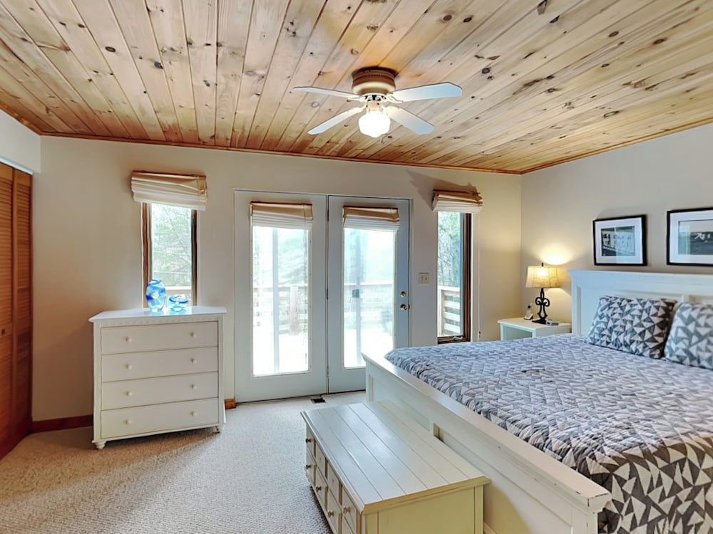 Lil' Cove in Paradise by Taylor Made Deep Creek