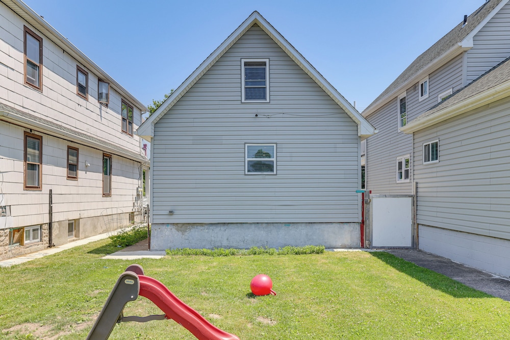 2 Mi to State Park: Updated Niagara Falls Home