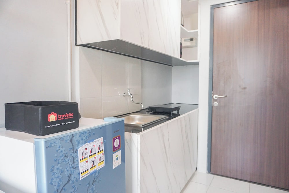 Cozy And Homey Studio At Riverdale Apartment