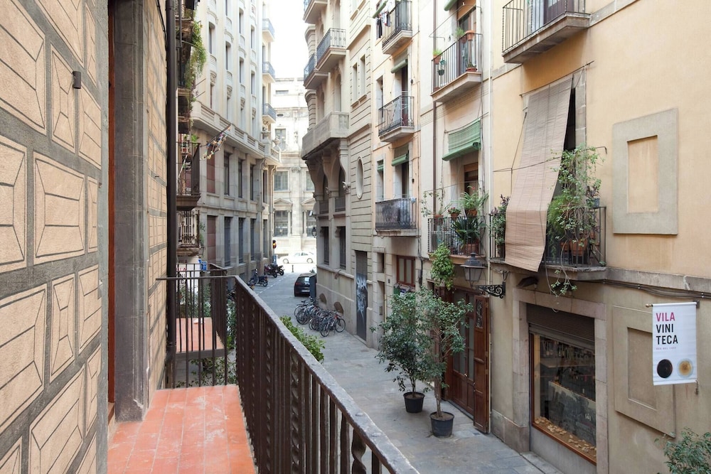 Stylish Gothic Apartment In El Born