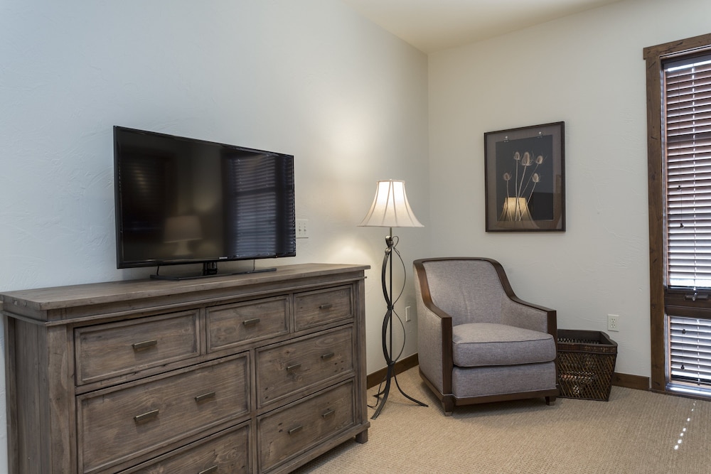 2 Bedroom Condo with Spa - Silver Baron Lodge 2 Condo
