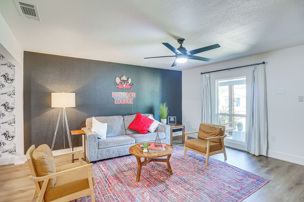 1 Mi to Texas Tech: Home w/ Large Outdoor Space!