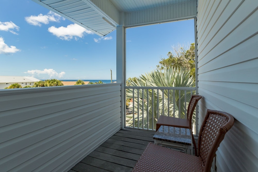 Sunset Views + Steps From The Beach With Elevator 2 Bedroom Duplex by Redawning view 2