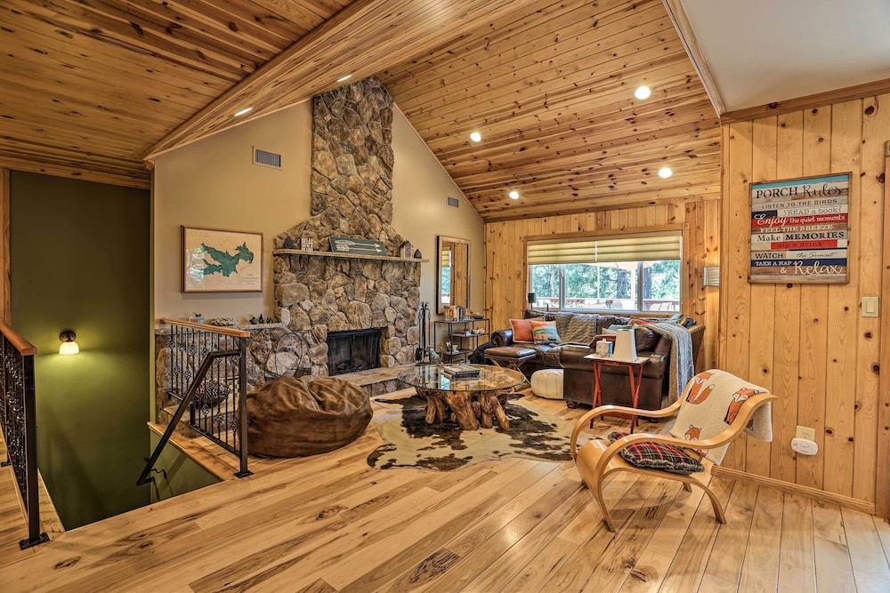 Riverside Vacations - Cozy Lake Arrowhead Cabin < 2 Mi to Blue Jay Bay! - Property Image 1