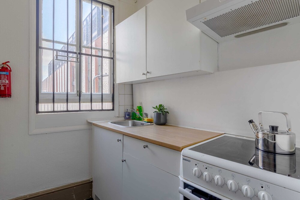 2BD Flat With Private Balcony - Shoreditch