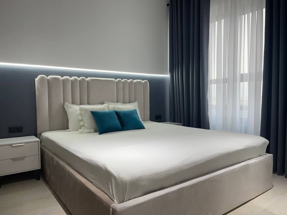 Akay city White studio