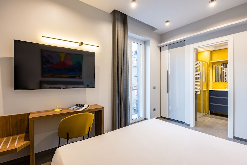 Pop House in the Heart of Sanit by Wonderful Italy