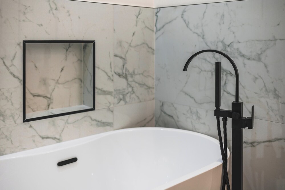 Not Affected by the Fire/spacious Modern Retreat w Luxury Amenities & Style
