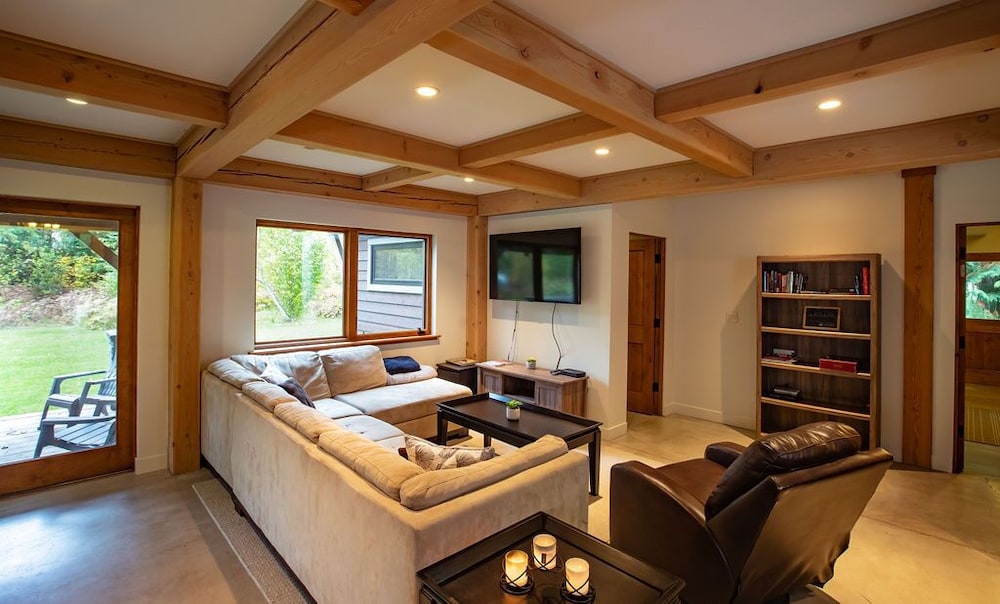 Whyte Mountain Chalet by Revelstoke Vacations - Image 1