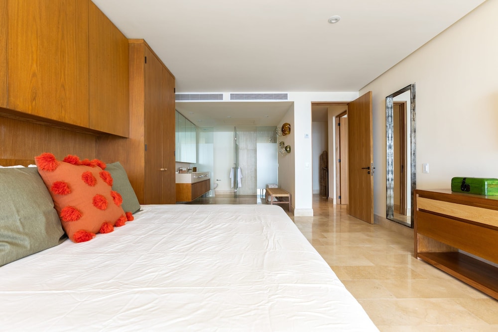 Modern Luxury W Resort Amenities Sleeps 16