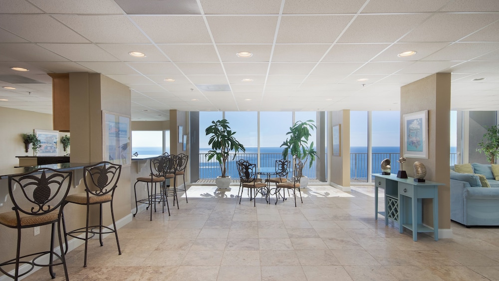 Tidewater Escape: 1br/2ba Beachfront Condo, Sleeps 6, Gulf Views & Comfort!