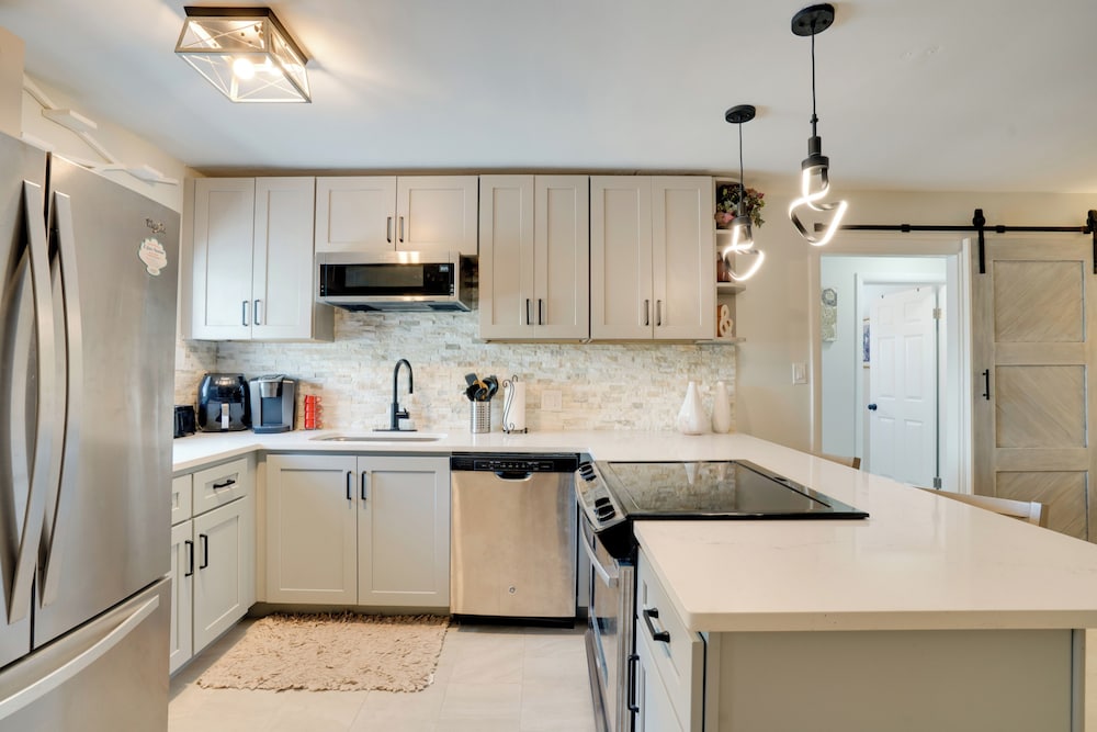 Walk to Redington Beach: Renovated Duplex w/ Patio