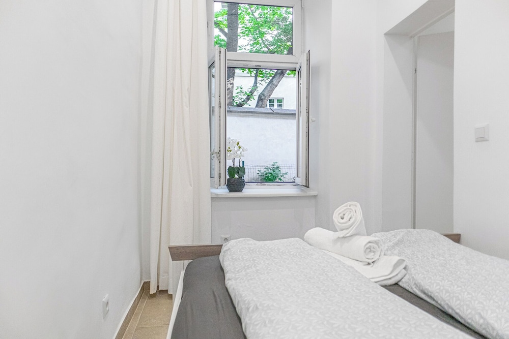 Beautiful 1BR Apartment For Long Stays