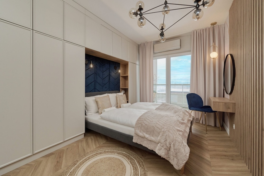 Krakowska Apartment by Renters Prestige view 4