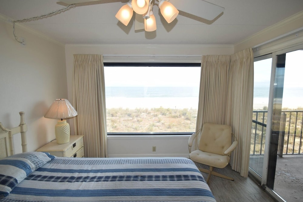 Marigot Beach 209 2 Bedroom Condo by RedAwning view 5