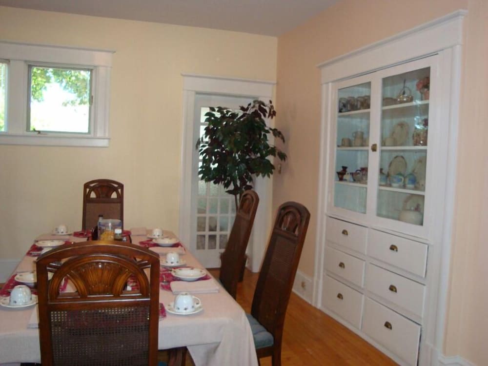 Downtown Bed And Breakfast