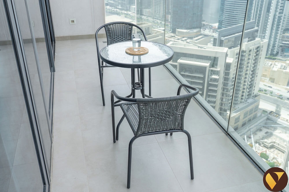Luxury 2BR in ACT 1 Near Dubai Mall