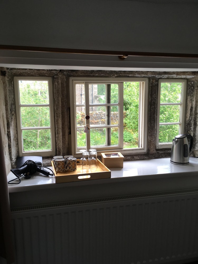 Sweetbriar Cottage B&B and Camping