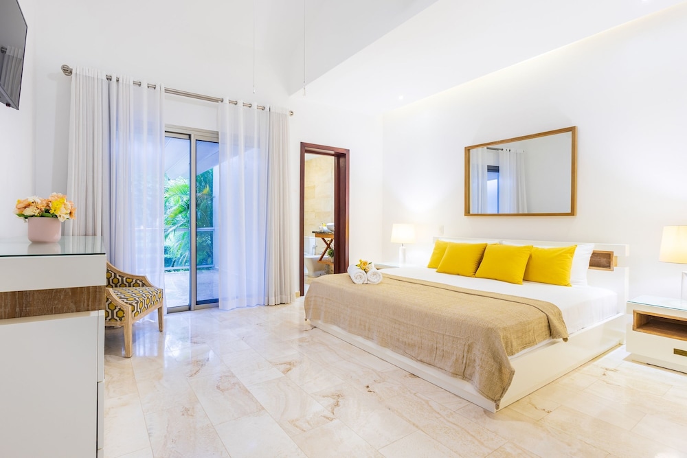 Villa Desiree 5BR Cocotal Luxury Villa Pool Maid