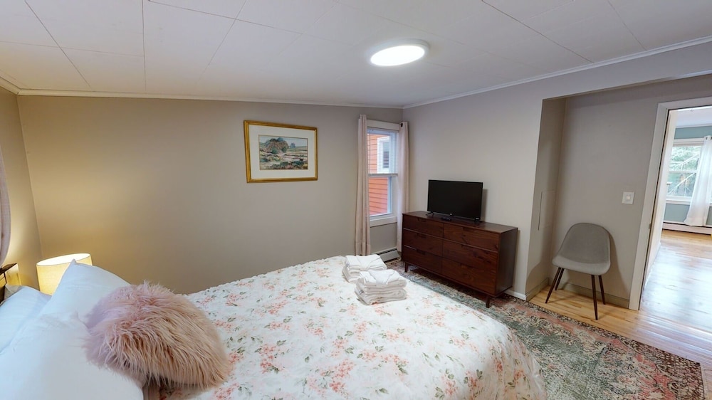 Winter Lore - Outdoor Hot Tub - Minutes To Killington/pico 4 Bedroom Home by RedAwning view 5