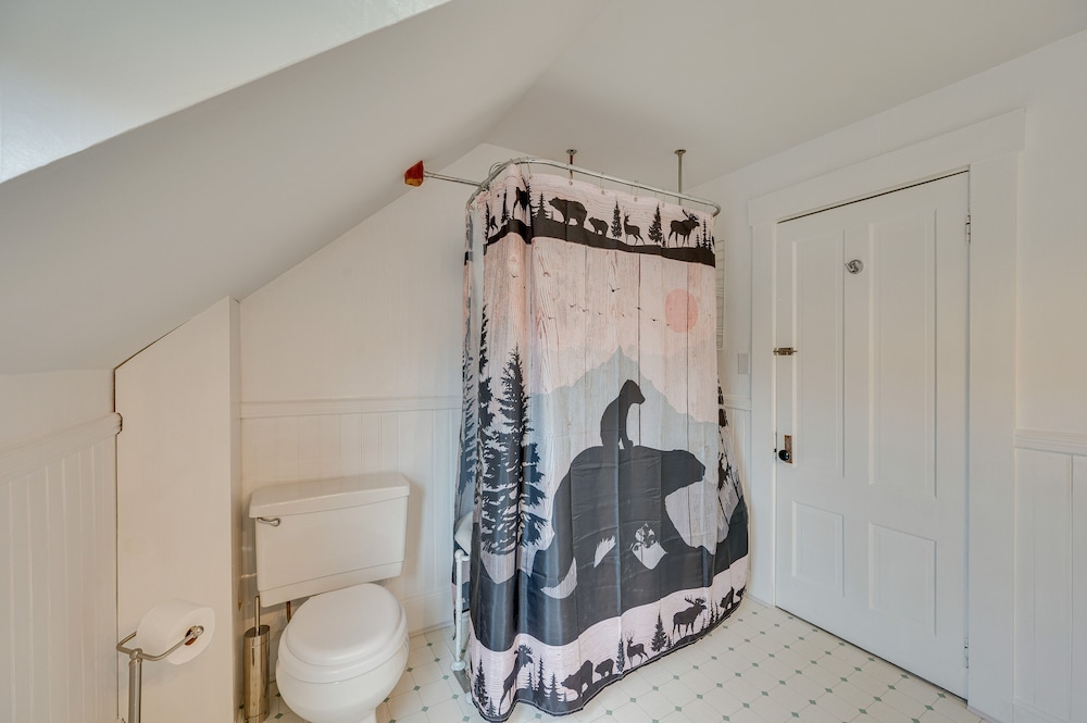 Inviting & Spacious Vacation Rental in Pittsburg! view 3