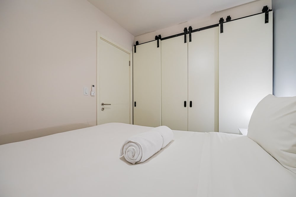 w Comfy 1BR w Perfect Balcony in Casco View