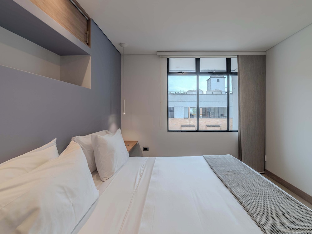 w Elegant 3BR w Outdoor Balcony