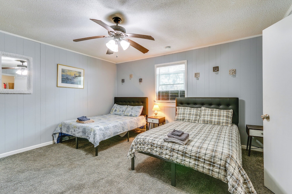 1 Mi to Sands Beach: Walkable Island Home w/ Yard!
