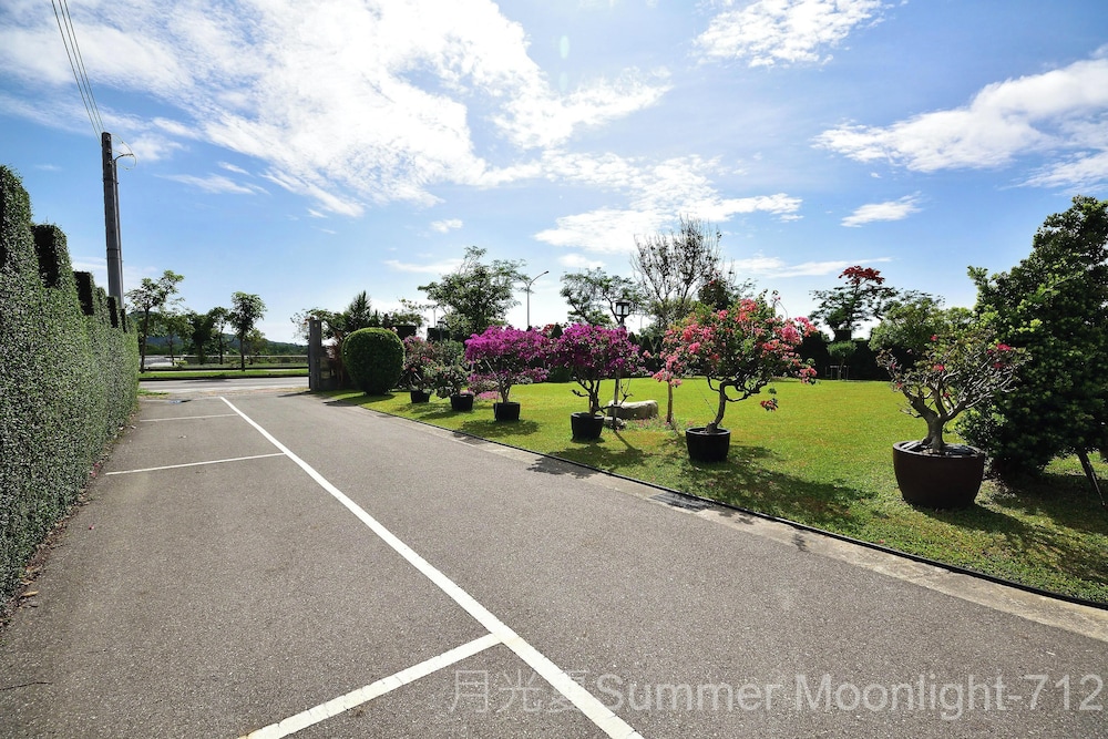 Summer Moonlight Vacation House