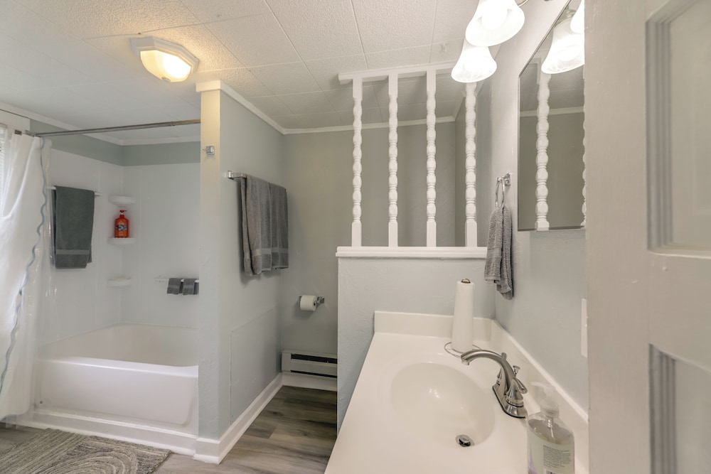 3 Mi to Dtwn: Dog-friendly Retreat in Dayton