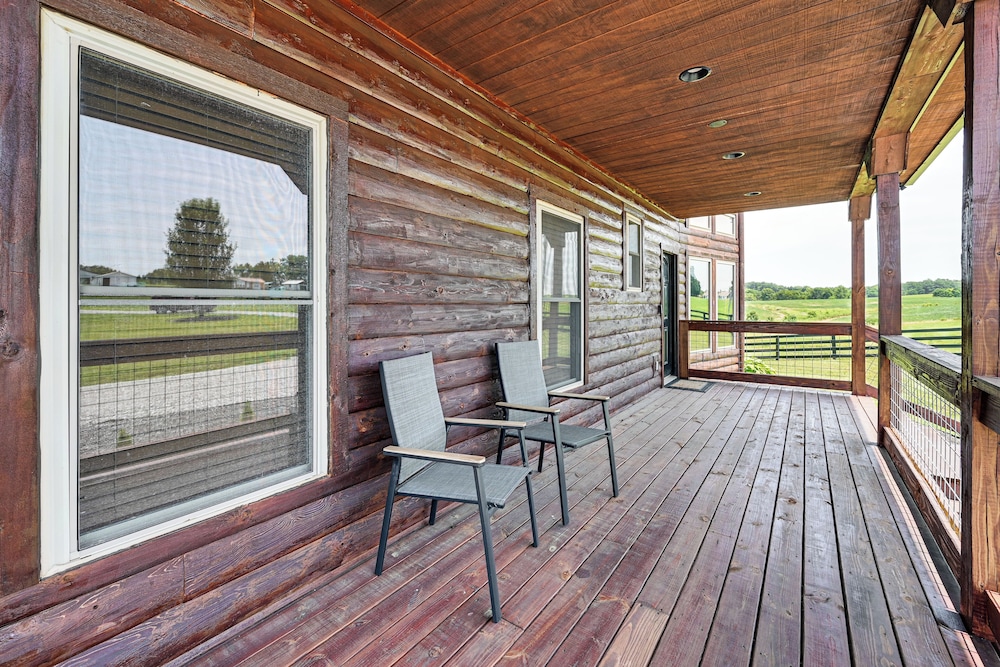 Scenic Getaway w/ Deck: 7 Mi to Mammoth Cave Park!