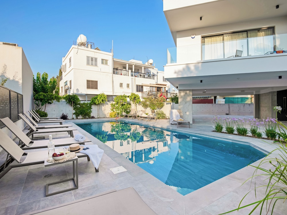 Sanders Olive - Cozy 2-bdr Apt With Shared Pool