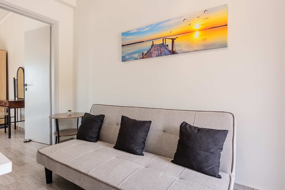 Seaview Serenity - Beachside Getaway