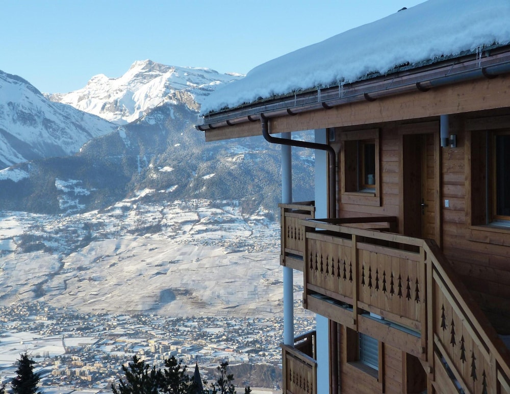 Authentic Apartment With Mountain View
