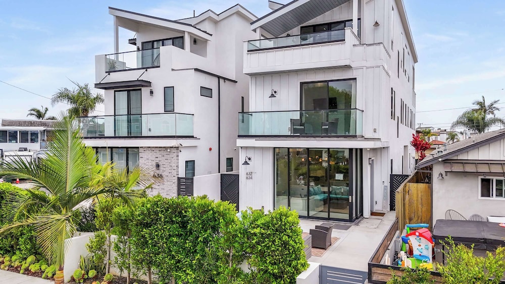 @ Marbella Lane - Luxi 4BR Haven w/ Skyscape Views