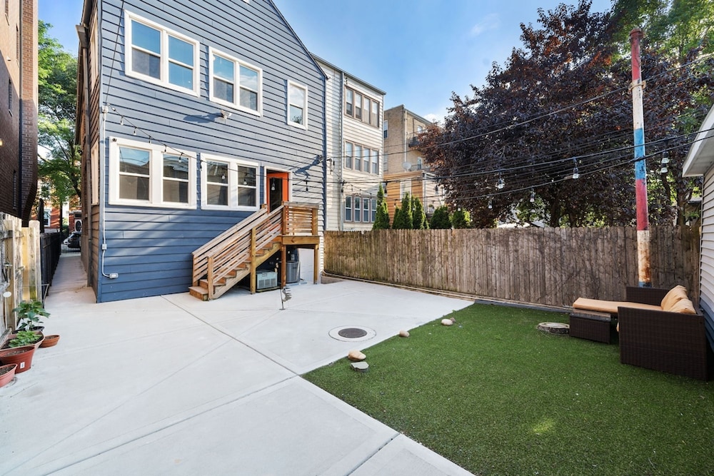 Stylish 2BR Urban Retreat in River West