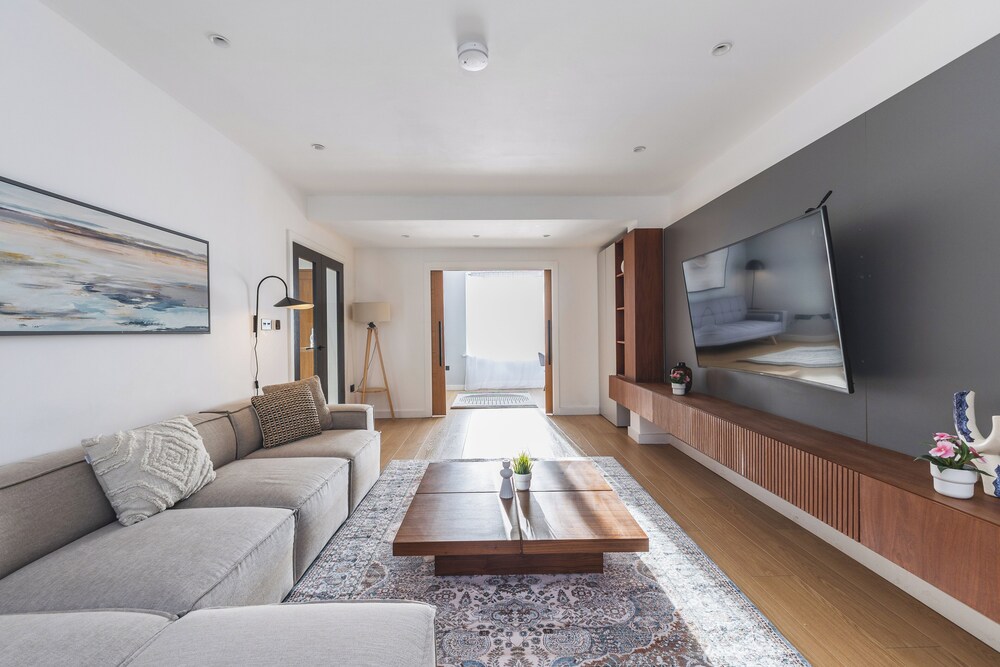 Beautiful Flat in Acton