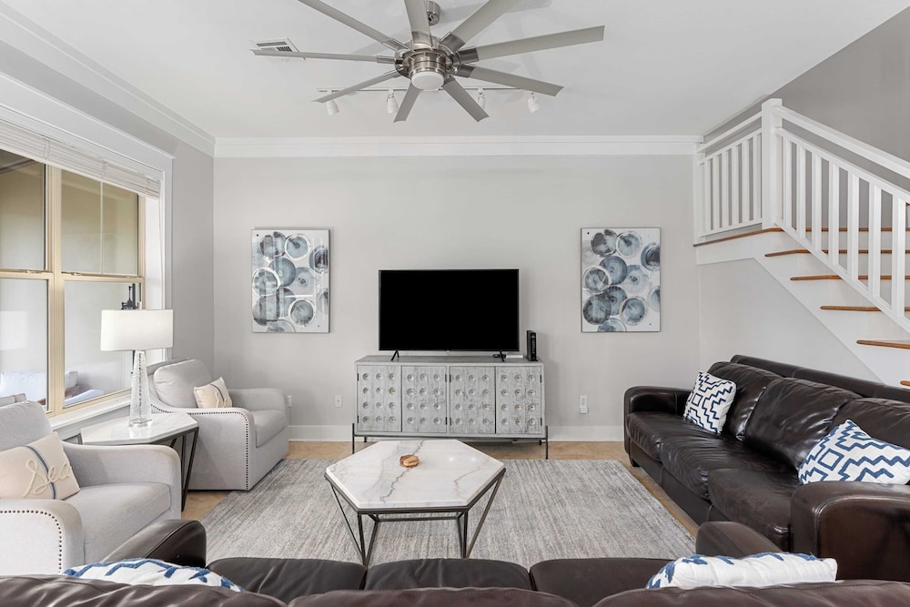 Serene Pondfront Stay w/ View, Pool Access, & Walk to Baytowne Wharf