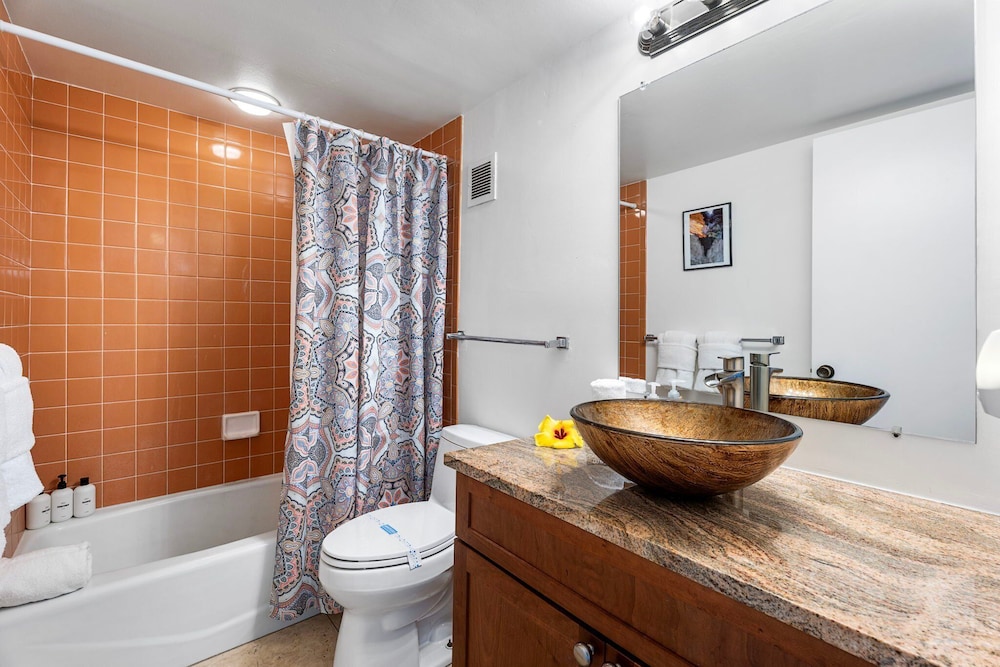Island Retreat With Concierge - Central AC - Walk to Beach - Vrkcv