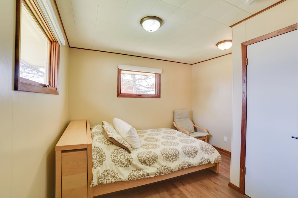 BBQ Ready: Lakefront Retreat in Watertown