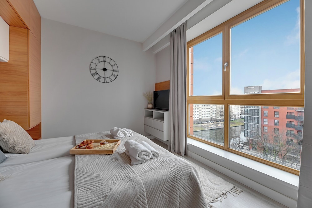 Aura - Riverside & Parking by Downtown Apartments