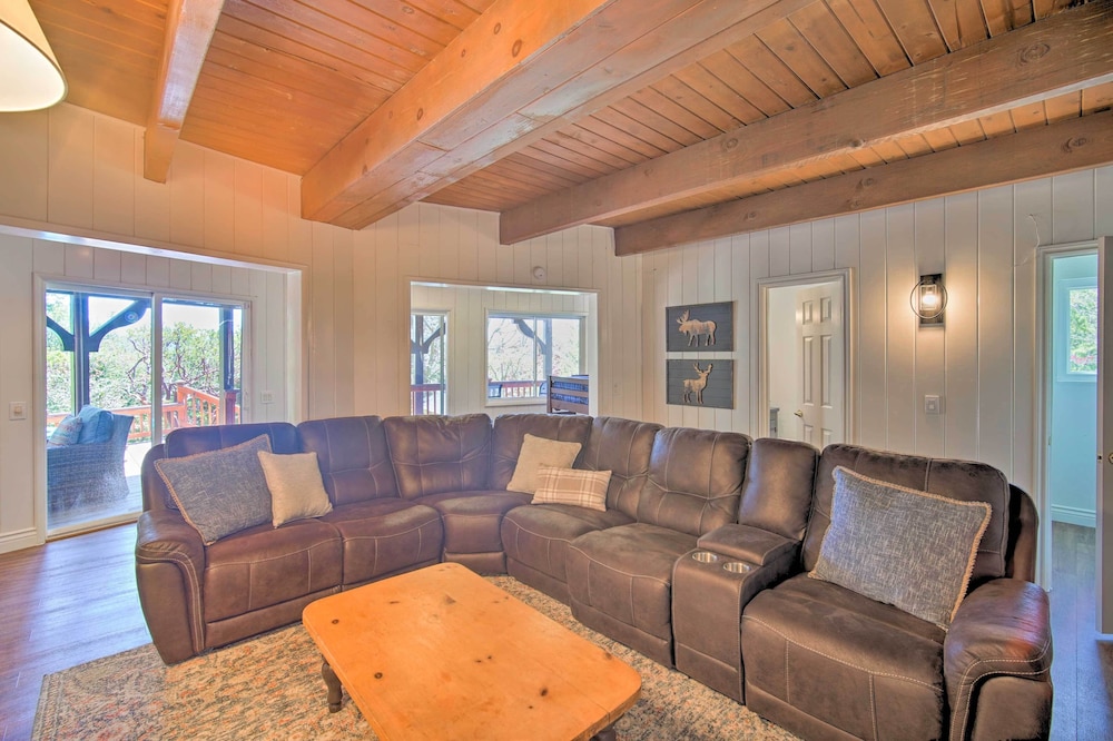 Stunning Lake Arrowhead Home: Decks & Hot Tub view 3